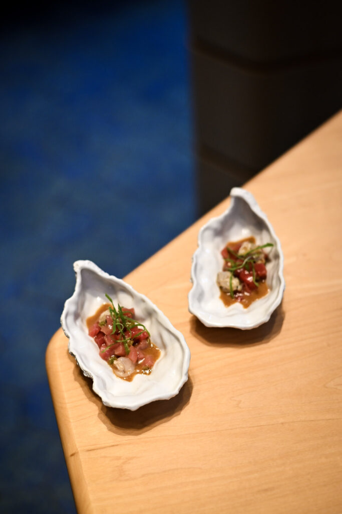 Tartar de chutoro con ostra del Delta de l’Ebre y kizami de Tunateca Balfegó en la Diagonal de Barcelona
