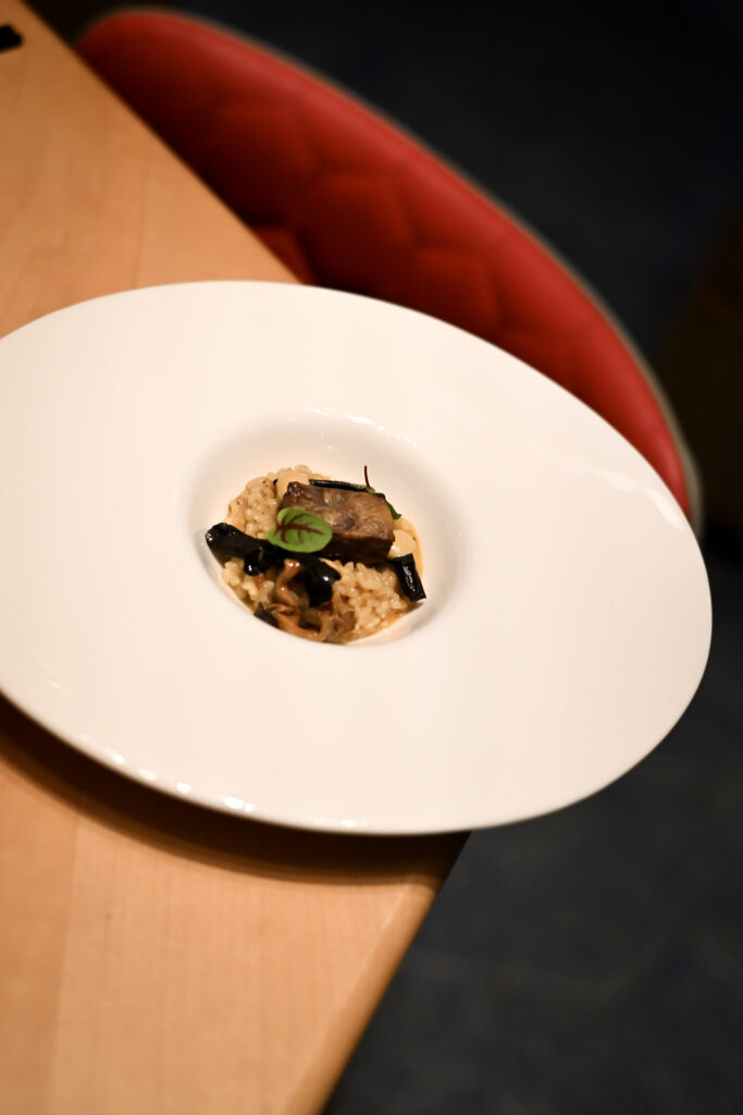 Arroz mar y montaña con armónica de atún rojo Balfegó y setas de temporada de Tunateca de Balfegó en la Diagonal de Barcelona