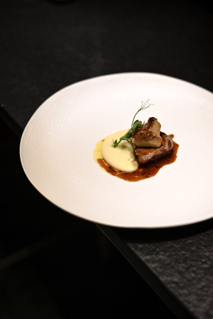 Solomillo de atún madurado con demi-glace de vino y foie de Tunateca de Balfegó en la Diagonal de Barcelona