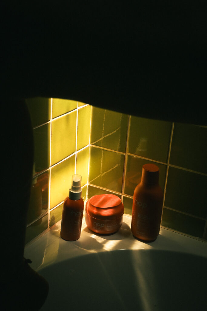 Gama Hop Sun Care de Montibello para proteger el cabello del sol.