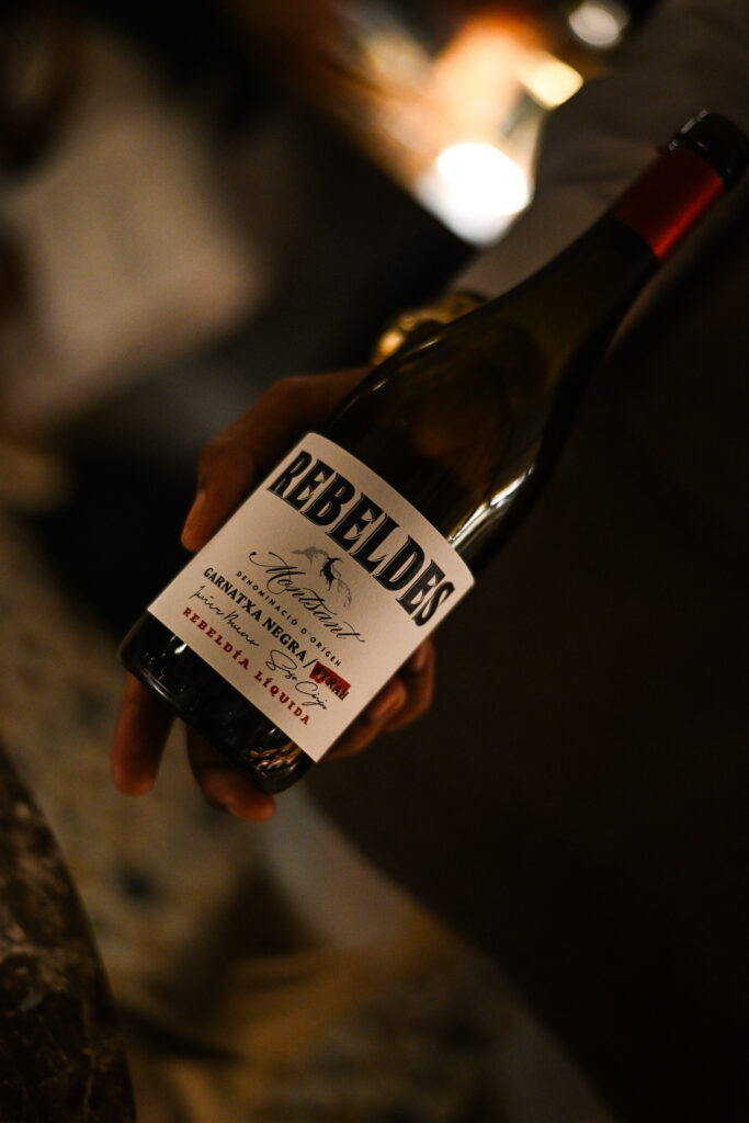 Botella de vino tinto Rebeldes